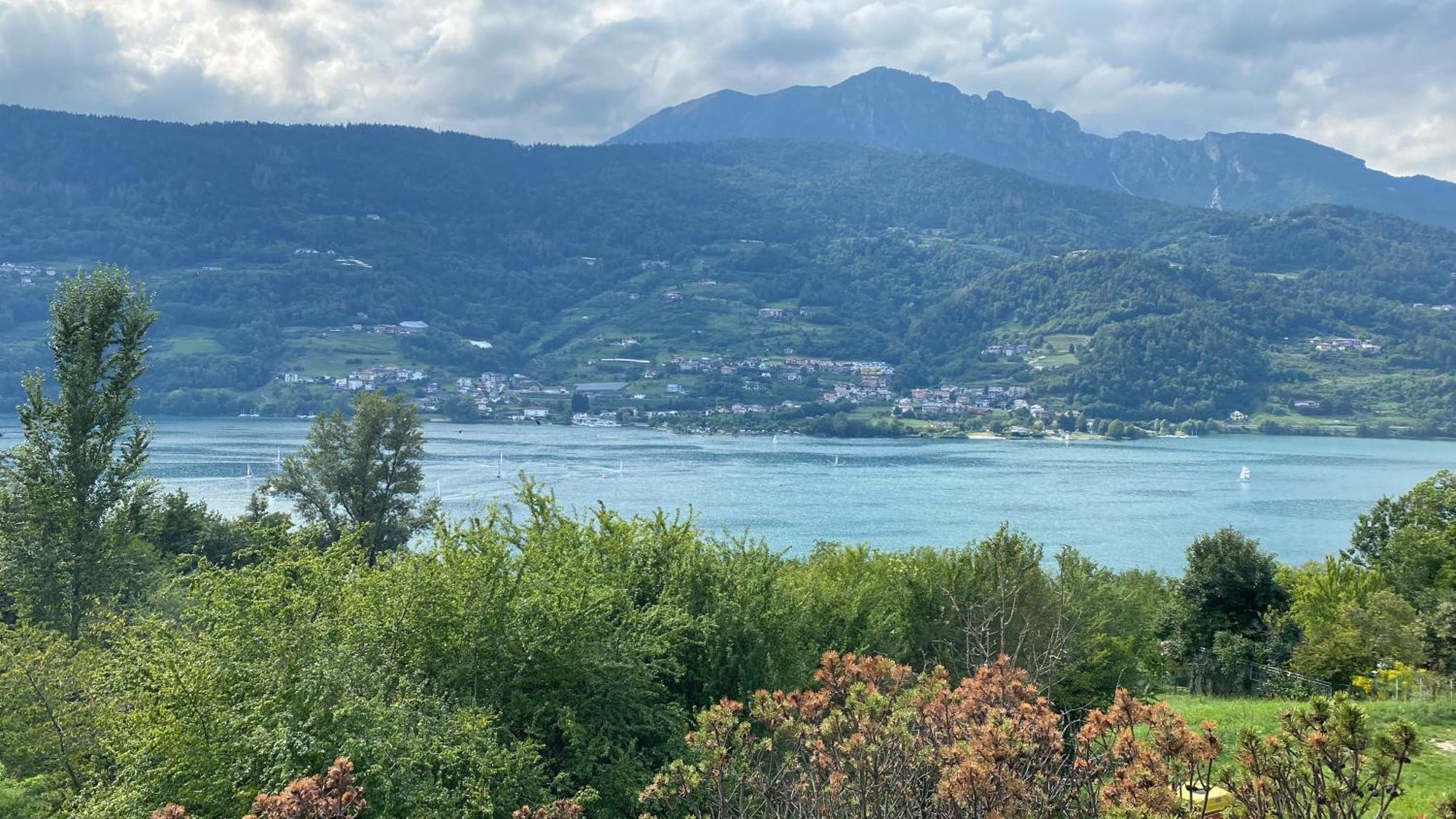 Lake Apartment Ischia Green Tenna 外观 照片